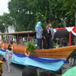 Kapal Laminasi Bambu UHT dikirabkan Dalam Acara Surabaya Vaganza 2019